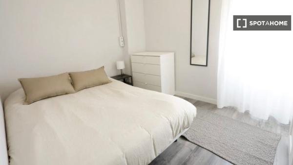 Apartamento de 3 dormitorios en alquiler en Ciutat Vella, Barcelona