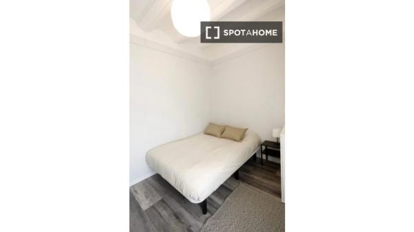 Apartamento de 3 dormitorios en alquiler en Ciutat Vella, Barcelona