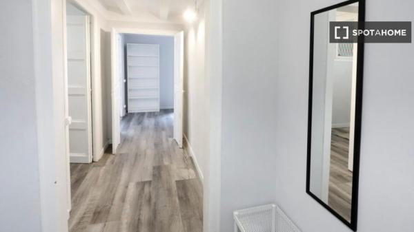 Apartamento de 3 dormitorios en alquiler en Ciutat Vella, Barcelona