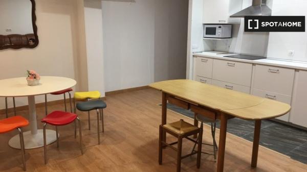 Se alquila habitación en piso compartido en Pamplona