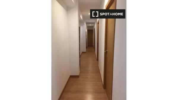 Se alquila habitación en piso compartido en Pamplona