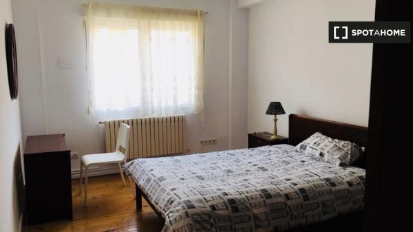 Se alquila habitación en piso compartido en Pamplona