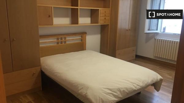 Se alquila habitación en piso compartido en Pamplona