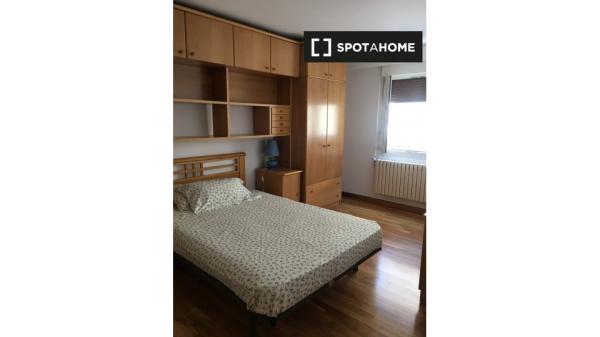 Se alquila habitación en piso compartido en Pamplona