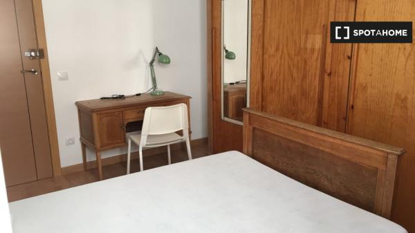 Se alquila habitación en piso compartido en Pamplona