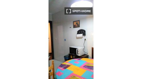 Chambre dans un appartement partagé à Donostia