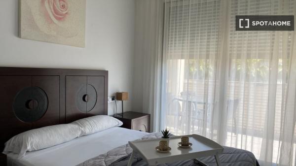 Apartamento inteiro de 2 quartos em Dénia