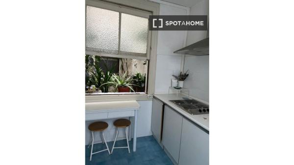 Room for rent in a 5-bedroom apartment in Bilbao