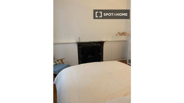 Room for rent in a 5-bedroom apartment in Bilbao