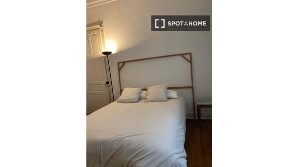 Room for rent in a 5-bedroom apartment in Bilbao