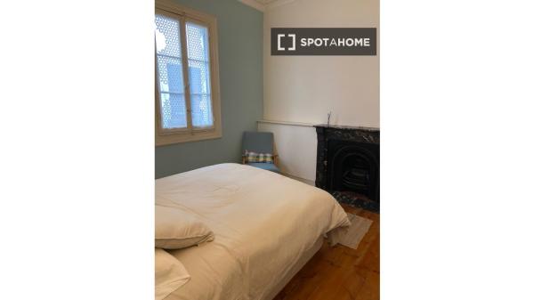 Room for rent in a 5-bedroom apartment in Bilbao