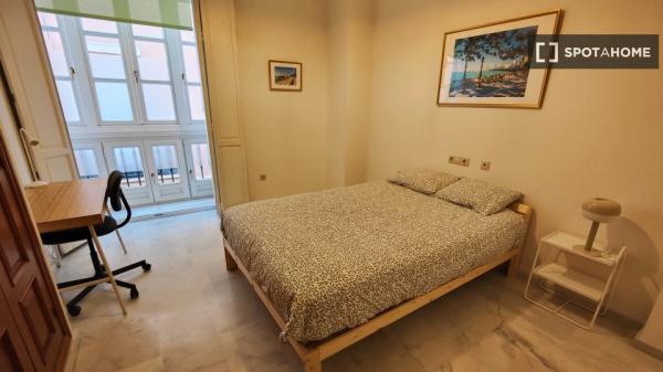 Piso de 3 habitaciones en alquiler en Cádiz, Cádiz