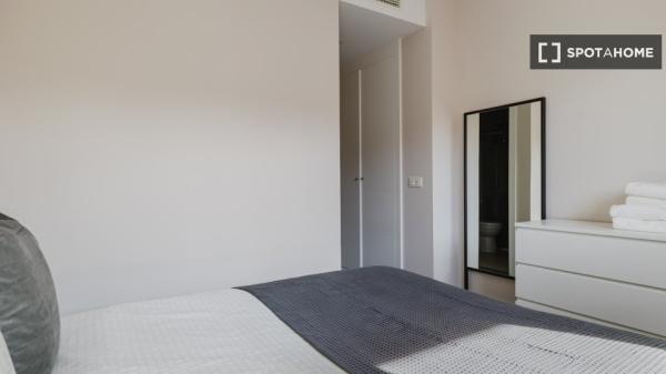 Apartamento de 2 dormitorios en alquiler en Hacienda Cabello, Málaga