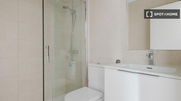 Apartamento de 2 dormitorios en alquiler en Hacienda Cabello, Málaga