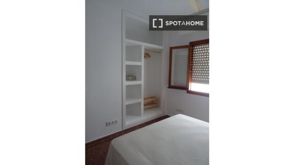 Zimmer zu vermieten in 4-Zimmer-Wohnung in Aduanas, Jávea