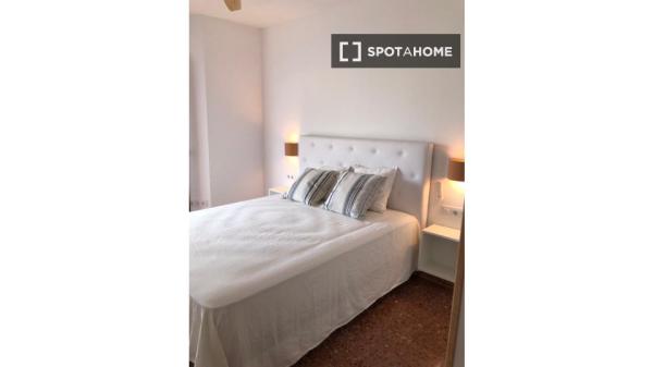 Room for rent in 4-bedroom apartment in Aduanas, Jávea