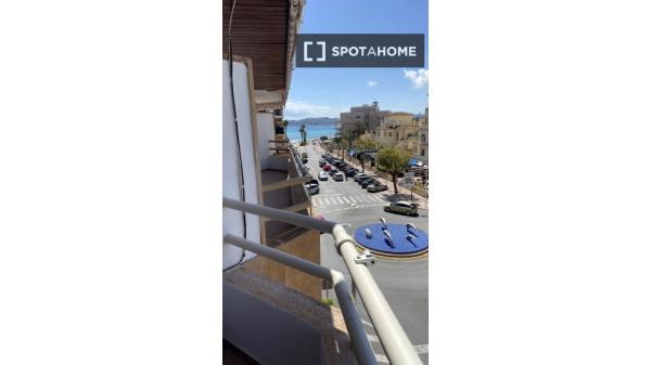 Room for rent in 4-bedroom apartment in Aduanas, Jávea