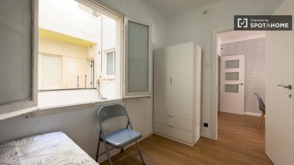 Quarto para alugar em apartamento de 3 quartos em Barcelona