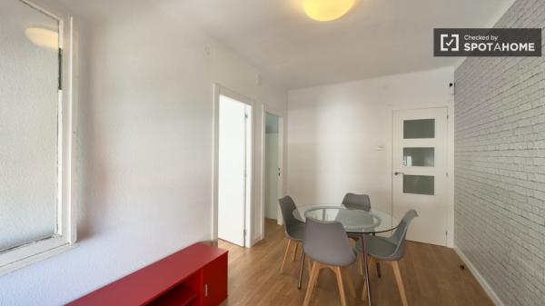 Quarto para alugar em apartamento de 3 quartos em Barcelona