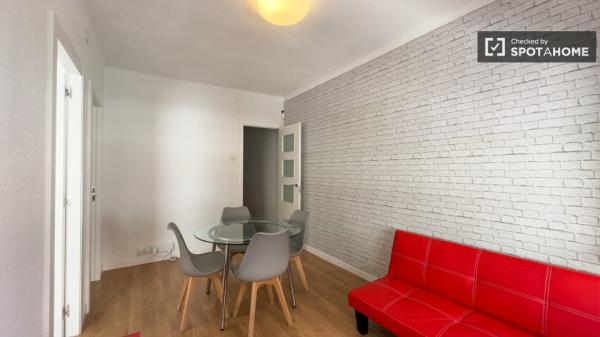 Quarto para alugar em apartamento de 3 quartos em Barcelona