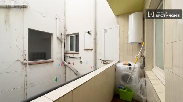 Quarto para alugar em apartamento de 3 quartos em Barcelona