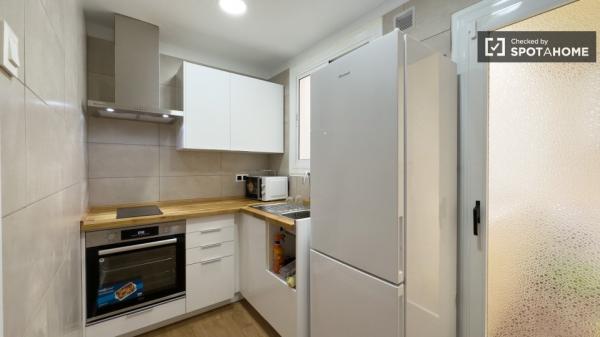 Quarto para alugar em apartamento de 3 quartos em Barcelona