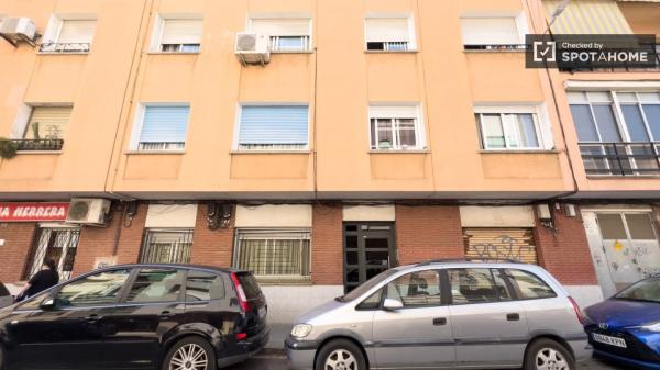 Quarto para alugar em apartamento de 3 quartos em Barcelona