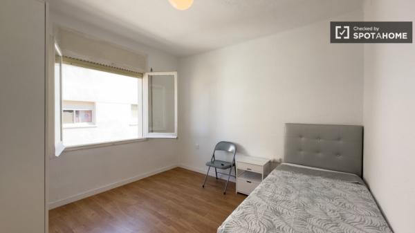 Quarto para alugar em apartamento de 3 quartos em Barcelona