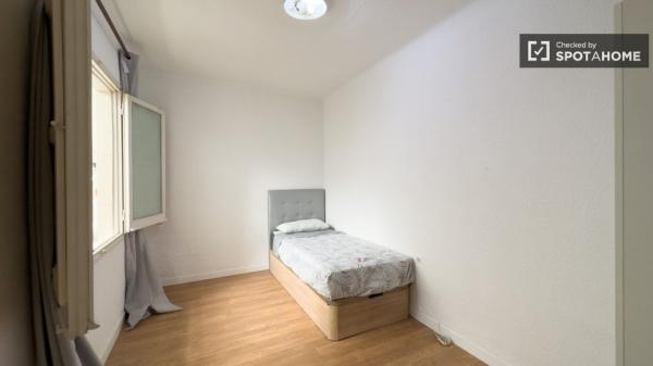 Quarto para alugar em apartamento de 3 quartos em Barcelona