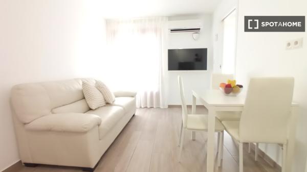 Apartamento completo de 2 dormitorios en Alicante (Alacant)