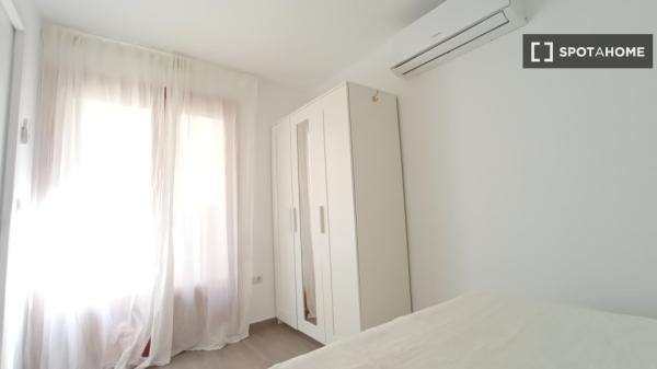 Apartamento completo de 2 dormitorios en Alicante (Alacant)