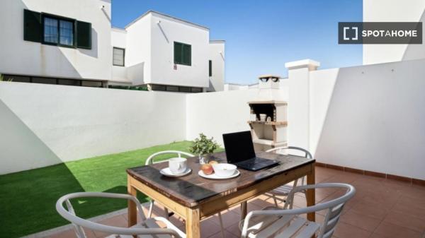 Casa de 2 dormitorios en alquiler en Playa Blanca, Las Palmas