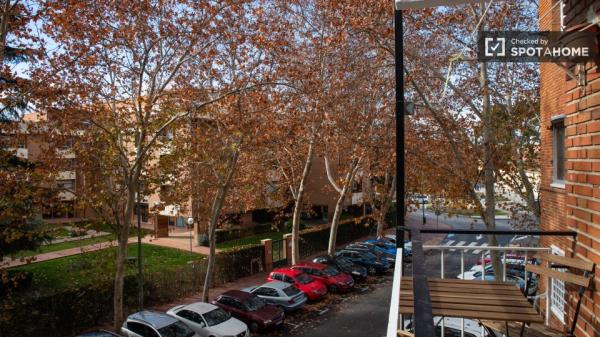 Zimmer zu vermieten in 4-Zimmer-Wohnung in Alcalá de Henares