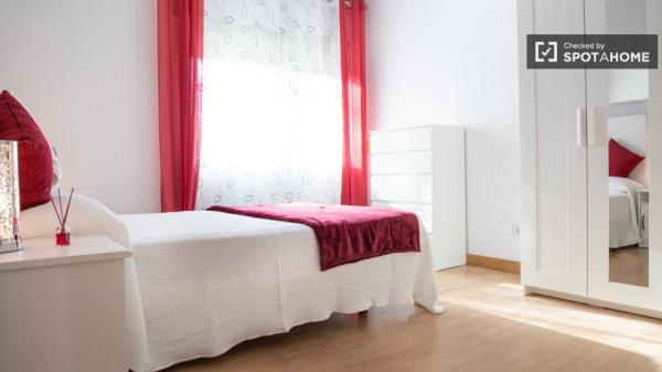 Camere in affitto in appartamento con 4 camere da letto