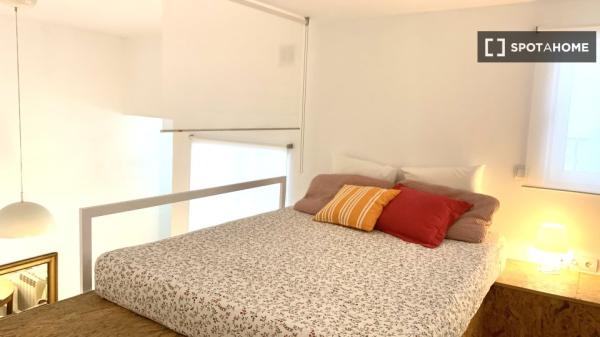 Apartamento de 2 dormitorios en alquiler en Malasaña, Madrid