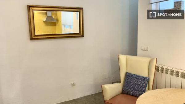 Apartamento de 2 dormitorios en alquiler en Malasaña, Madrid