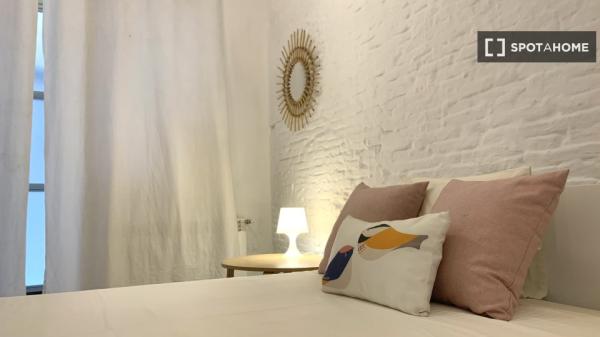 Apartamento de 2 dormitorios en alquiler en Malasaña, Madrid