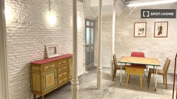 Apartamento de 2 dormitorios en alquiler en Malasaña, Madrid