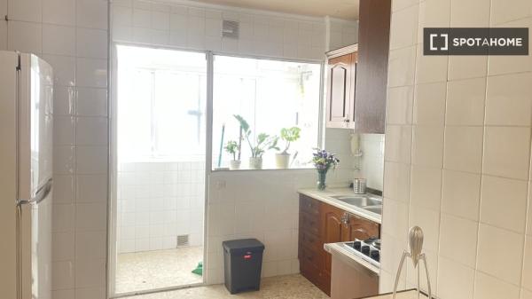 Apartamento de 4 habitaciones en alquiler en Casco Antiguo, Sevilla