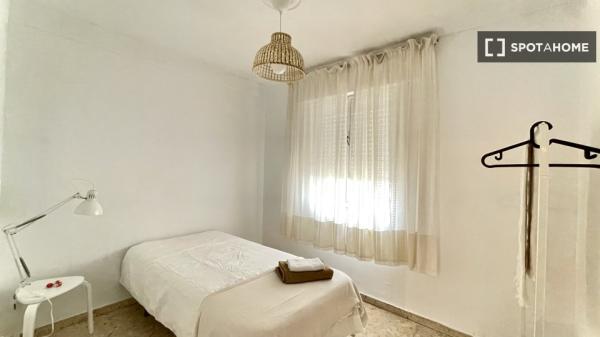 Apartamento de 4 habitaciones en alquiler en Casco Antiguo, Sevilla