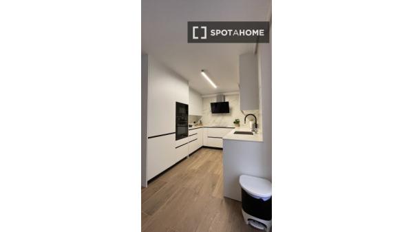 Piso de 3 habitaciones en alquiler en Raval Roig, Alicante