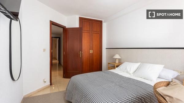 Se alquila habitación en piso compartido en Alicante