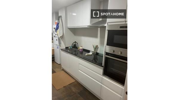 Apartamento de 2 dormitorios en alquiler en Fuencarral, Madrid