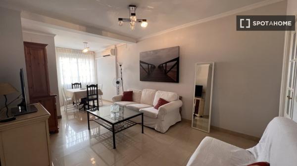 Apartamento de 3 dormitorios en alquiler en Nervión, Sevilla