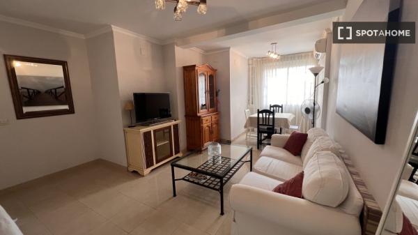 Apartamento de 3 dormitorios en alquiler en Nervión, Sevilla