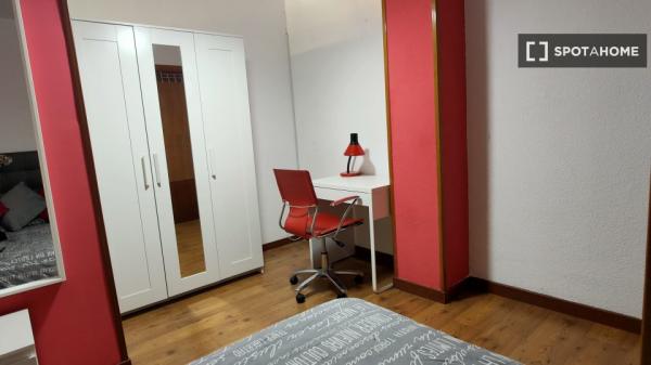 Room in shared apartment in Alcalá de Henares