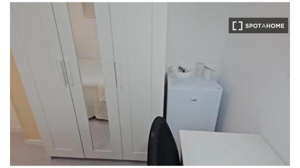 Quarto em apartamento compartilhado em Alcalá de Henares