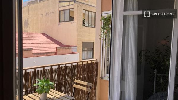 Aluga-se quarto em apartamento de 4 quartos no Mercado, Alicante