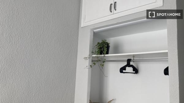 Zimmer zu vermieten in 4-Zimmer-Wohnung in Mercado, Alicante