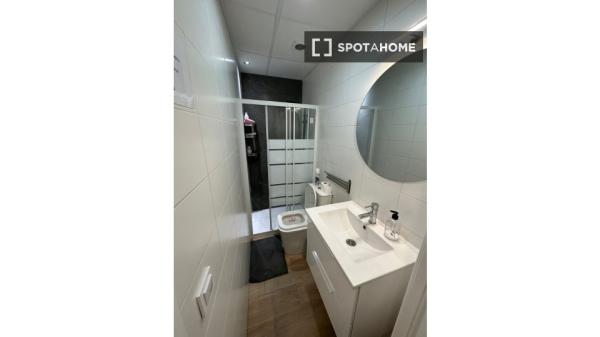 Quarto em apartamento compartilhado em Alicante (Alacant)